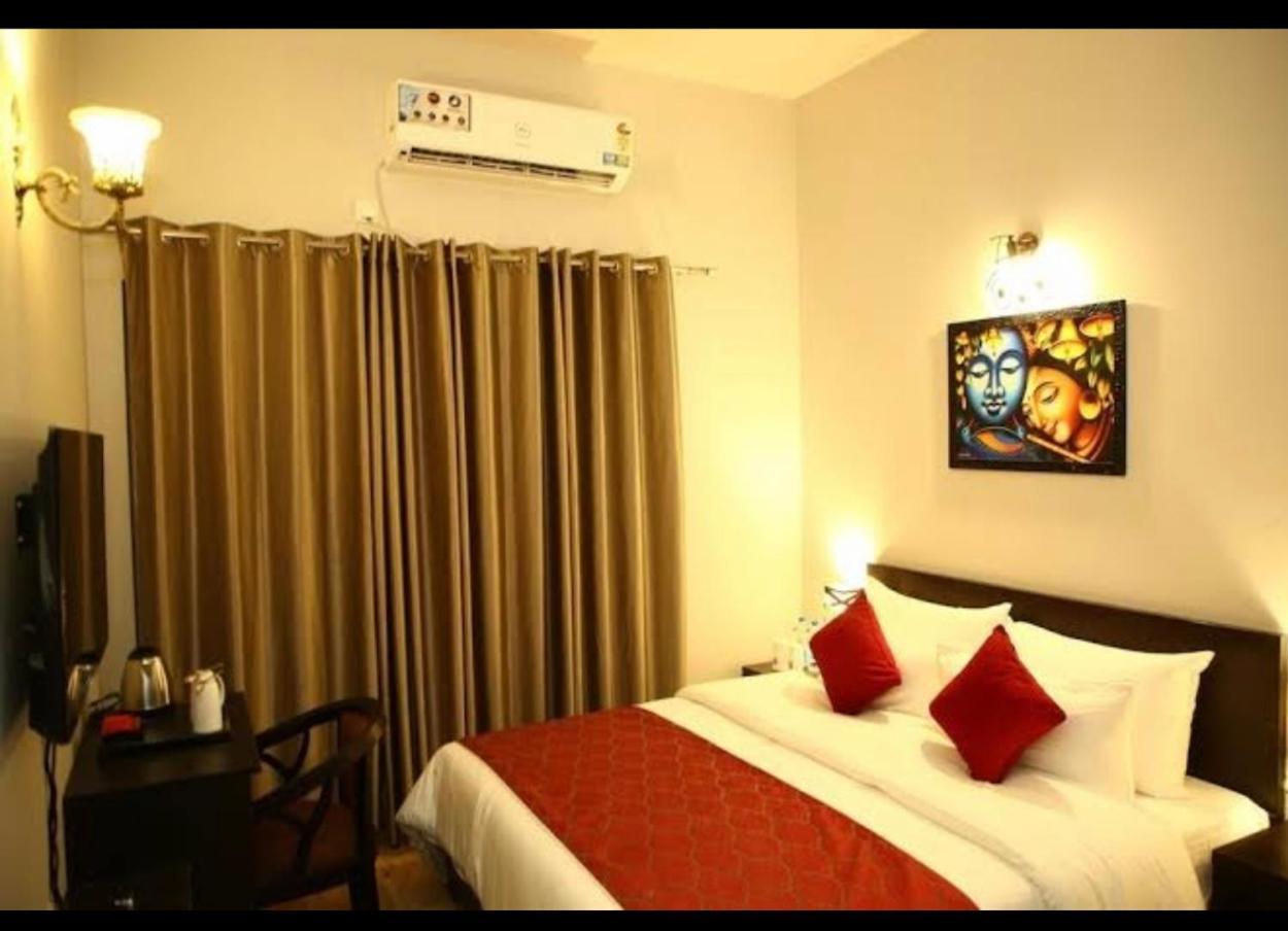 Anandan Citrine Hotell Vrindāvan Exteriör bild