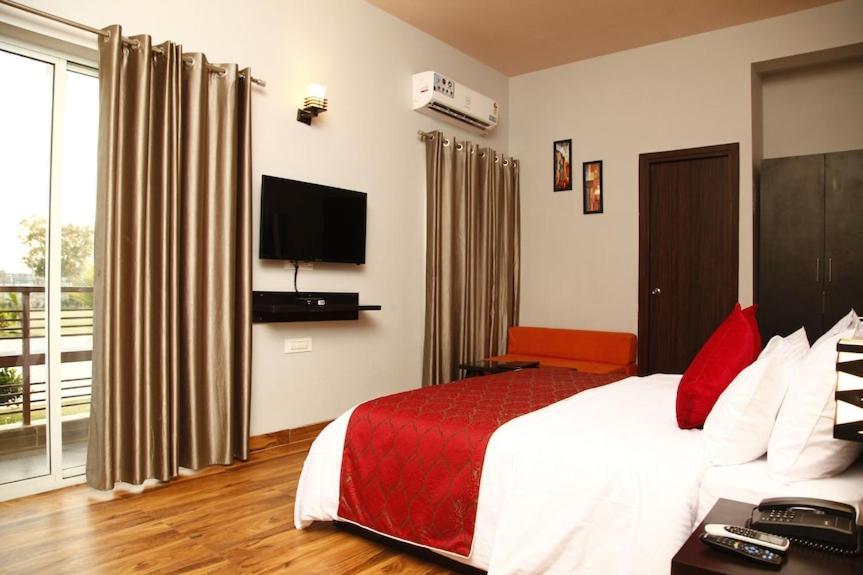 Anandan Citrine Hotell Vrindāvan Exteriör bild