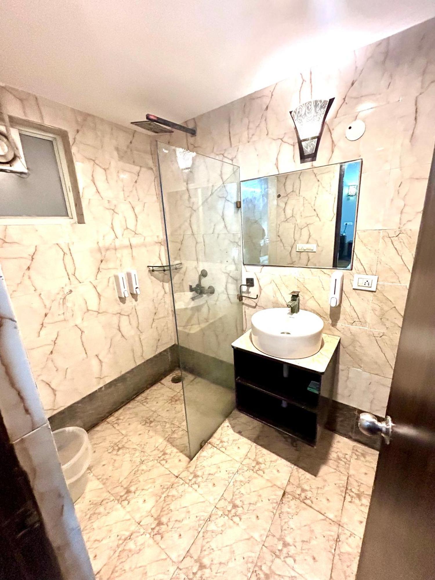 Anandan Citrine Hotell Vrindāvan Exteriör bild