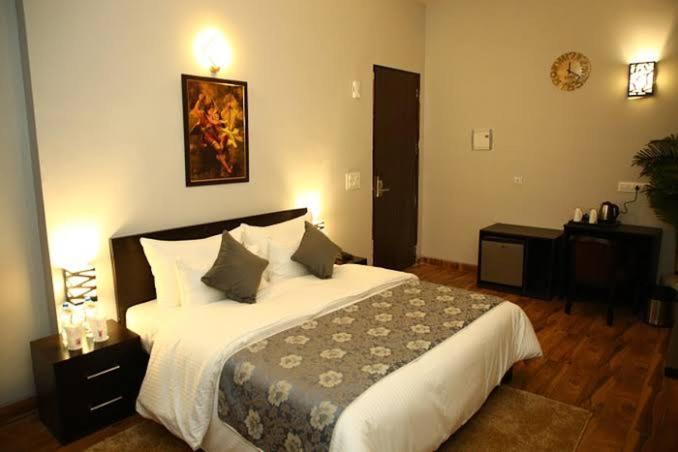 Anandan Citrine Hotell Vrindāvan Exteriör bild