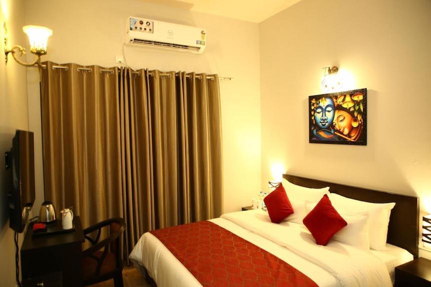 Anandan Citrine Hotell Vrindāvan Exteriör bild