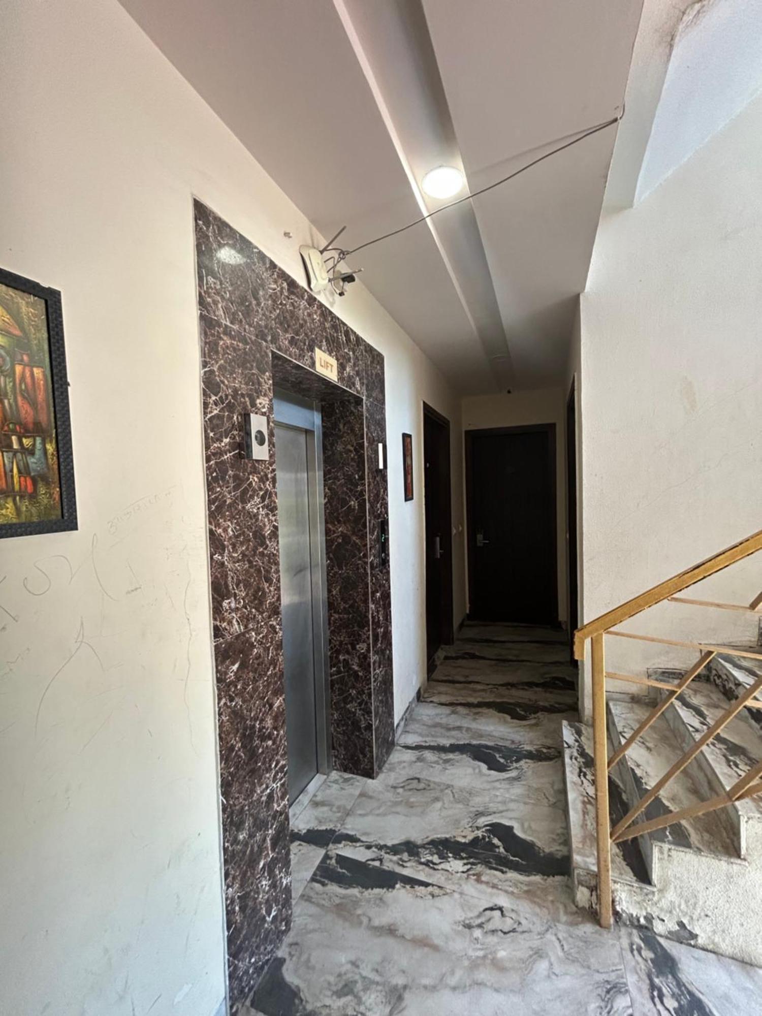 Anandan Citrine Hotell Vrindāvan Exteriör bild