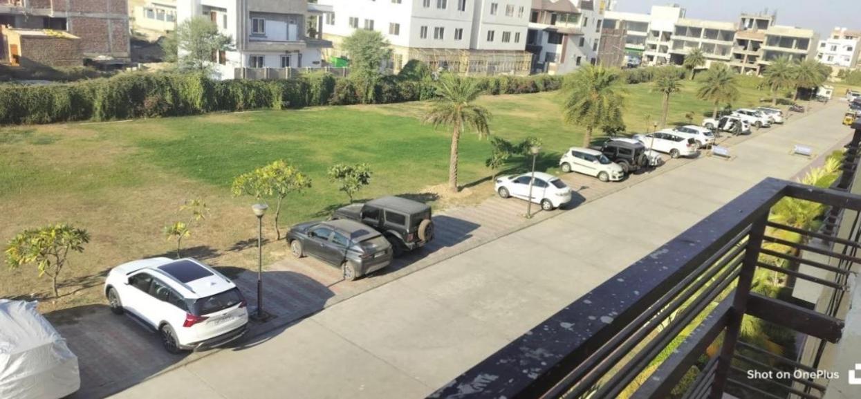 Anandan Citrine Hotell Vrindāvan Exteriör bild