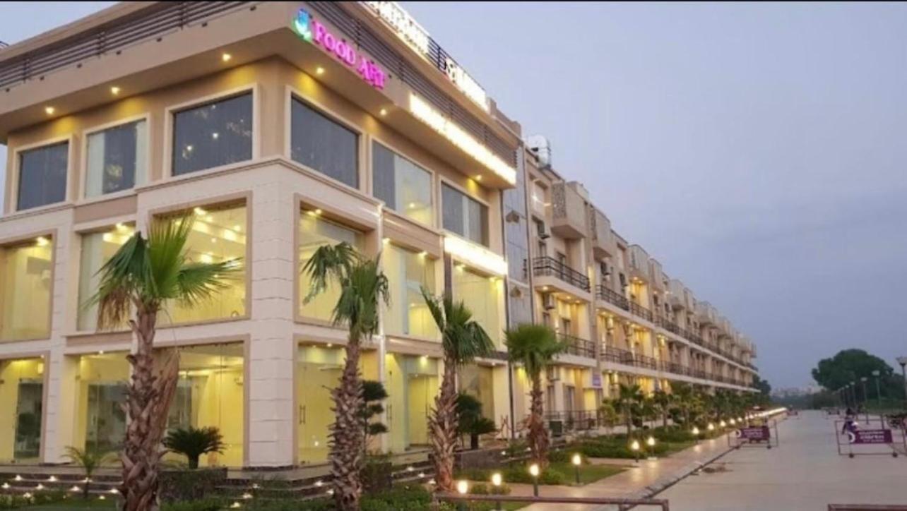 Anandan Citrine Hotell Vrindāvan Exteriör bild